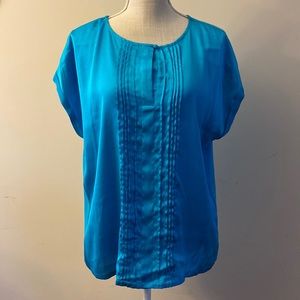 Worthington women’s ocean blue pintuck pleated front satin s/s blouse size L